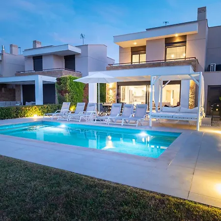 Bellevue With Private Pool *