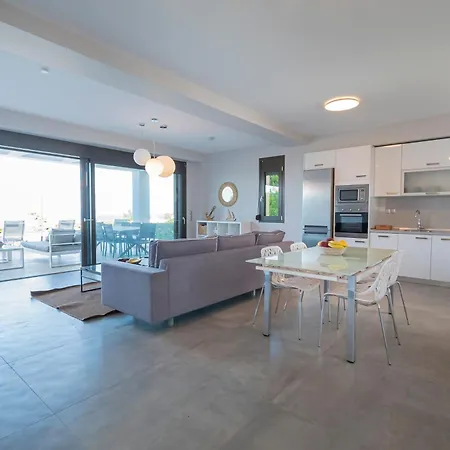 Bellevue With Private Pool Hanioti