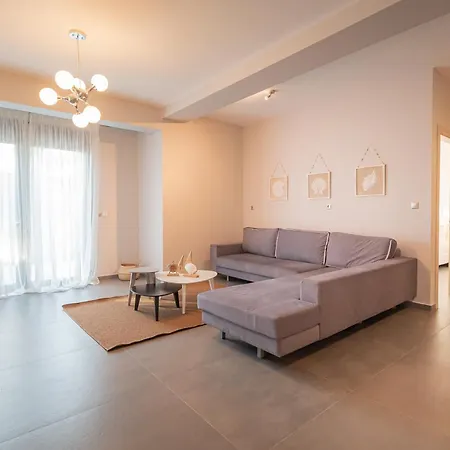 Bellevue With Private Pool