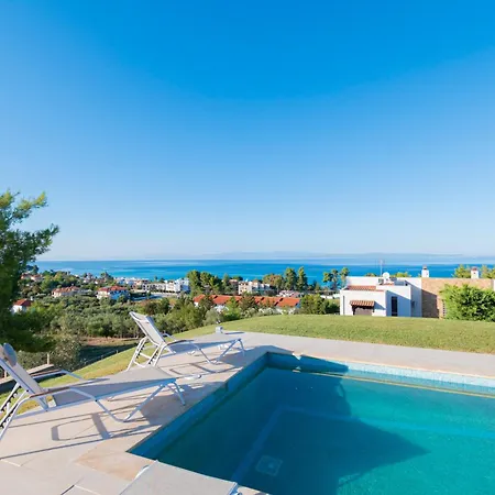 Bellevue With Private Pool