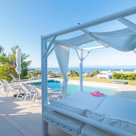 Villa Bellevue With Private Pool Hanioti