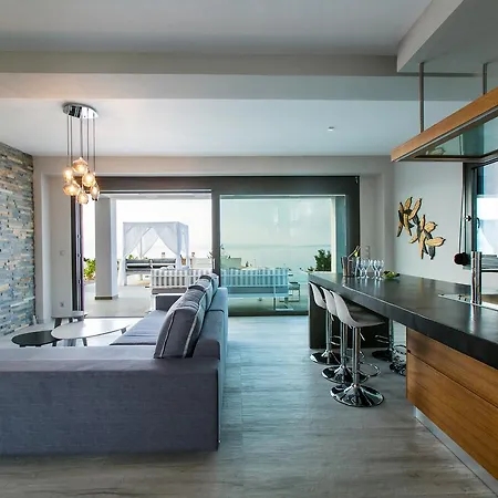 Bellevue With Private Pool