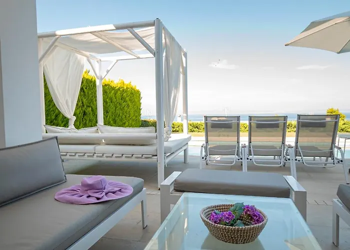 Villa Bellevue With Private Pool